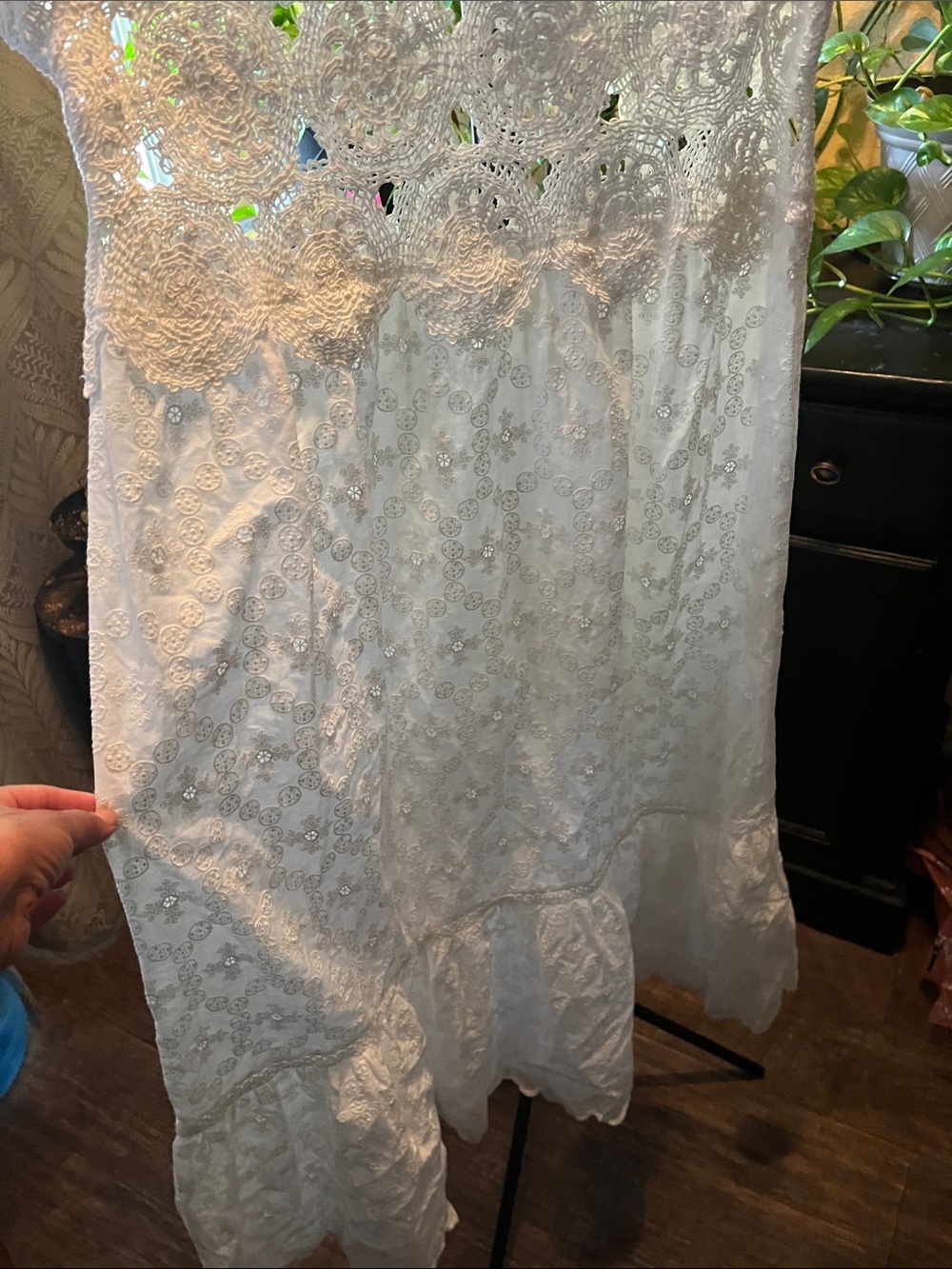 Zara White Lace Maxi Dress with Embroidered Bodice - Picture 6 of 9